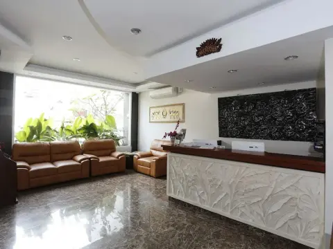 RedDoorz Plus @ Malioboro - Photo 1