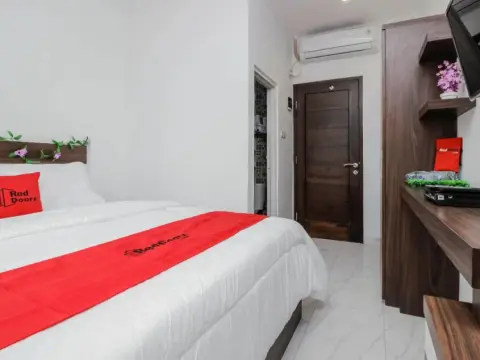 Reddoorz Plus @ Mampang Prapatan - Foto 2