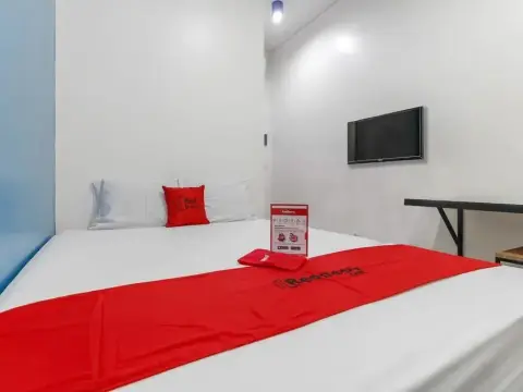 RedDoorz Plus @ Pecenongan - Foto 2