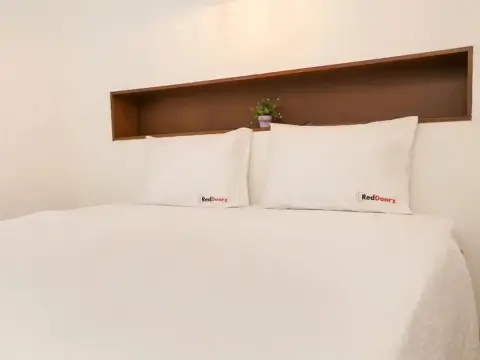 RedDoorz Plus near Asia Afrika 2 - Photo 3