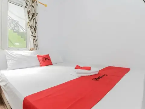 RedDoorz Plus near Budi Luhur University Jakarta - Photo 4