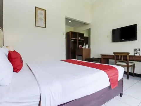 RedDoorz Plus near Grage City Mall - Photo 2