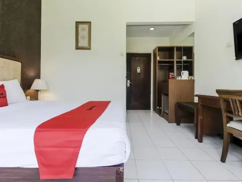 RedDoorz Plus near Grage City Mall - Photo 3