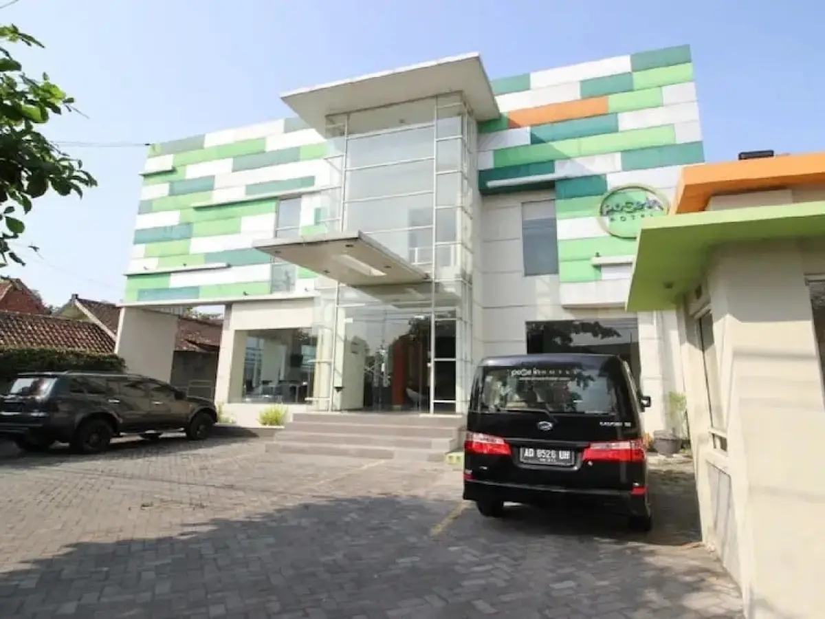 RedDoorz Plus near Keraton Yogyakarta 2