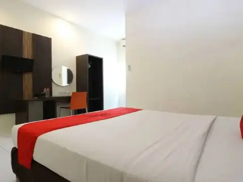 RedDoorz Plus near Keraton Yogyakarta 2 - Photo 3