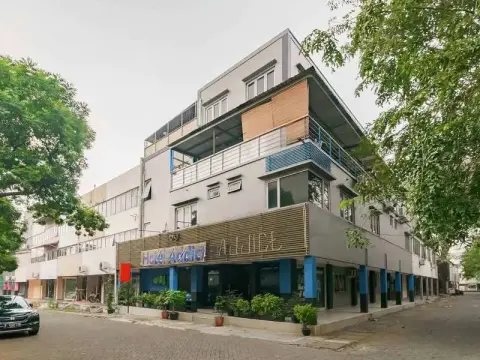 RedDoorz Plus near Lippo Cikarang Mall - Photo 1