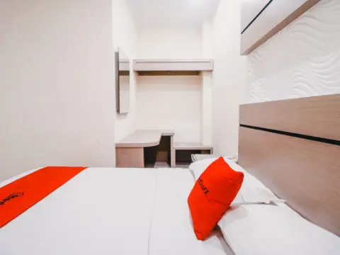 Reddoorz Plus near Makassar Town Square - Photo 2