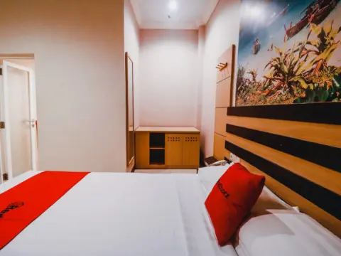 Reddoorz Plus near Makassar Town Square - Photo 3
