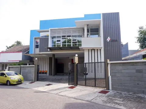 RedDoorz Plus near Mall Ciputra Semarang - Photo 1