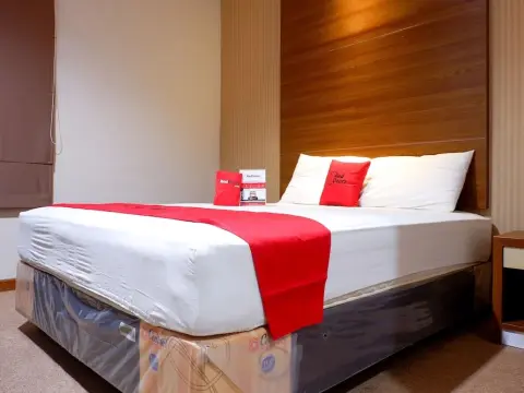 RedDoorz Plus near Mall Ciputra Semarang - Photo 2