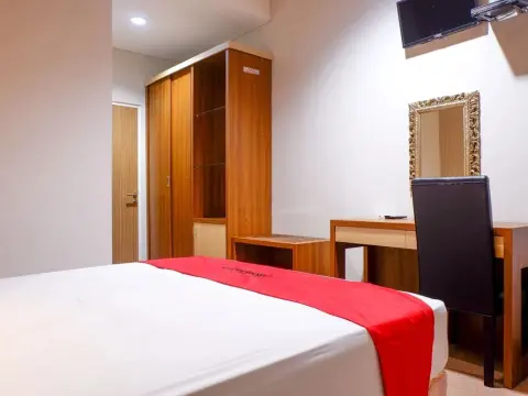 RedDoorz Plus near Mall Ciputra Semarang - Photo 3