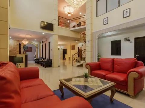 RedDoorz Plus near Pantai Malalayang Manado - Photo 1