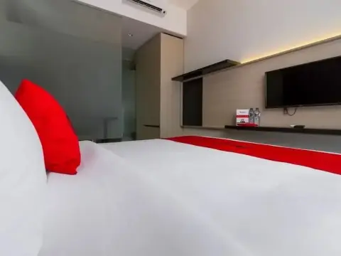 RedDoorz Plus near Perbanas - Foto 3