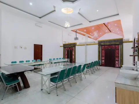 RedDoorz Plus near Ragunan Zoo - Photo 3