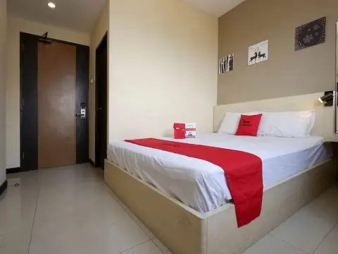 RedDoorz Plus near Sam Poo Kong - Photo 3