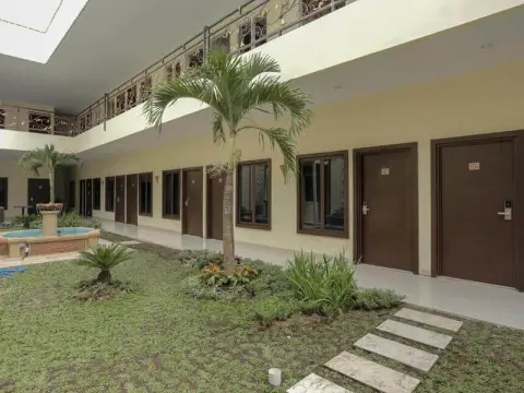 RedDoorz Plus near Solo Paragon Mall - Photo 1