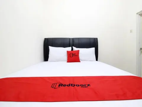 RedDoorz Plus near STIE YKPN 2 - Photo 4