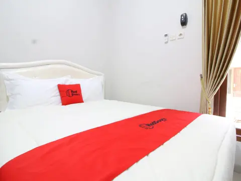 RedDoorz Plus near STIE YKPN - Photo 2
