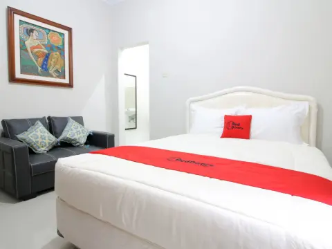 RedDoorz Plus near STIE YKPN - Photo 4
