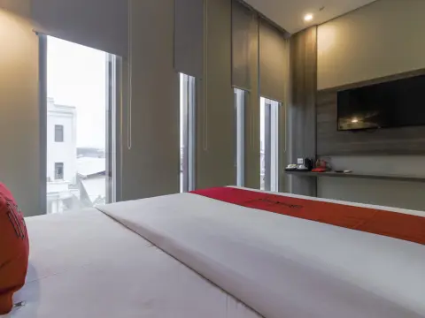 RedDoorz Plus near Tebet - Photo 4