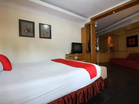 RedDoorz Plus near Tugu Jogja 2 - Photo 4