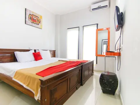 RedDoorz Plus near Ubung Terminal Denpasar - Photo 2