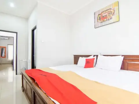 RedDoorz Plus near Ubung Terminal Denpasar - Photo 3