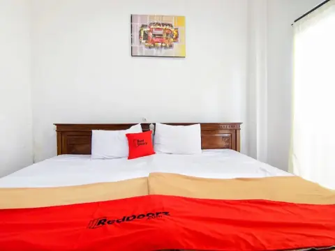 RedDoorz Plus near Ubung Terminal Denpasar - Photo 4