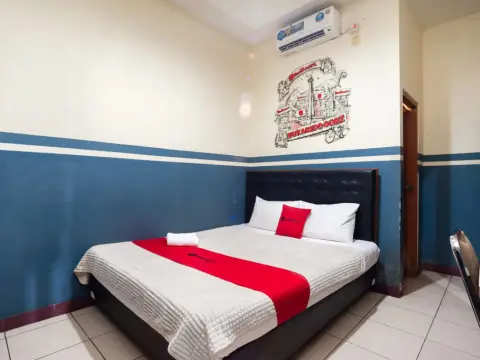 RedDoorz Plus near Universitas Indonesia - Photo 3