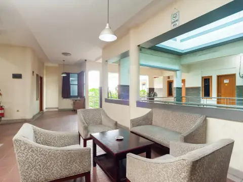 RedDoorz Plus near Universitas Indonesia - Photo 2