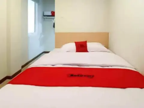 RedDoorz Plus Syariah near Mall Pondok Indah - Photo 4
