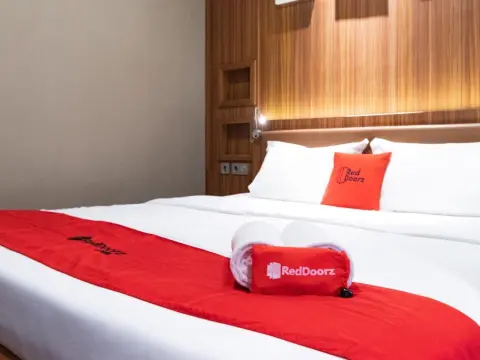 RedDoorz Premium near Centre Point Mall Medan - Photo 3