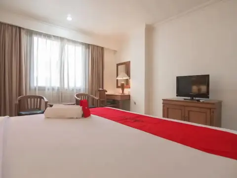 Reddoorz Premium Near Jembatan Ampera 2 - Foto 4