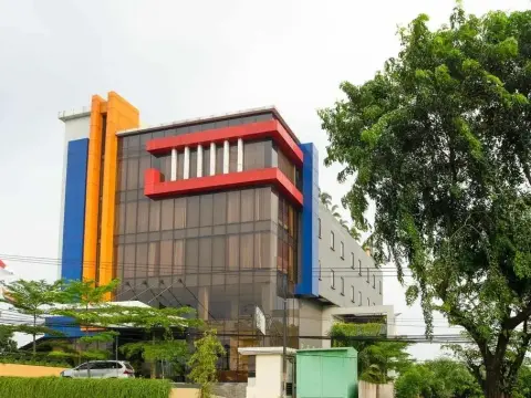 RedDoorz Premium near Kawasan Industri Cikarang - Photo 1