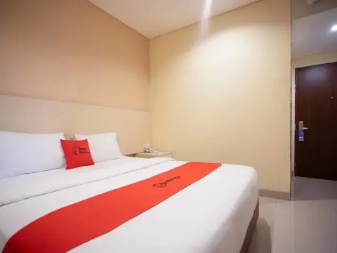 RedDoorz Premium near Kawasan Industri Cikarang - Photo 3
