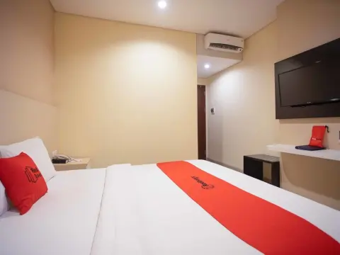 RedDoorz Premium near Kawasan Industri Cikarang - Photo 4