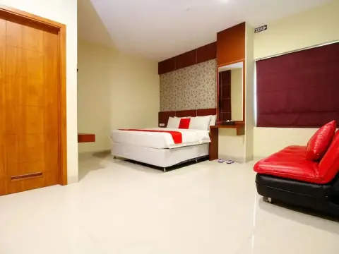RedDoorz Premium near Nipah Mall - Photo 3