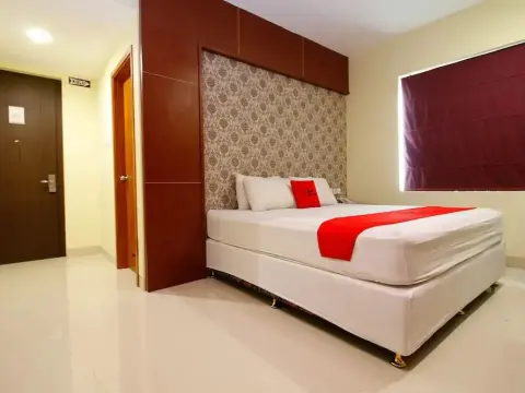 RedDoorz Premium near Nipah Mall - Photo 4