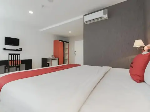 RedDoorz Premium near Pantai Losari 2 - Photo 4