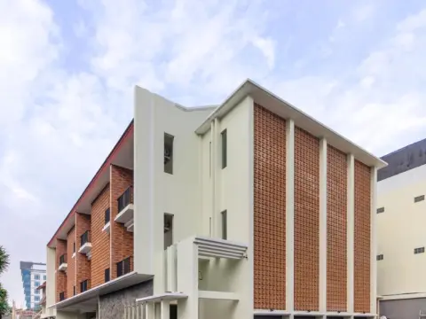 RedDoorz Premium near Ragunan Zoo 2 - Photo 1