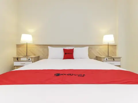 RedDoorz Premium near Ragunan Zoo 2 - Photo 2