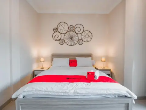 RedDoorz Premium near Ragunan Zoo 2 - Photo 4