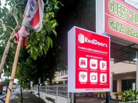 RedDoorz Syariah @ Griya Raharja Klaten - Photo 1