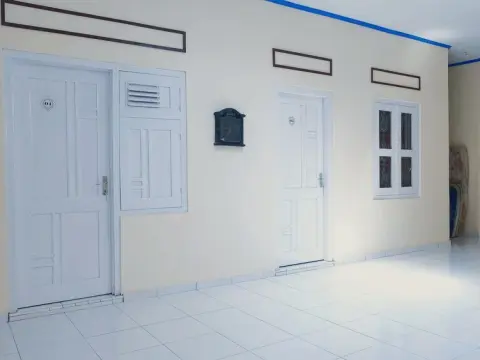 RedDoorz Syariah @ Griya Soeratin Pacitan - Photo 4