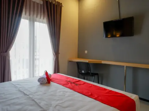 RedDoorz Syariah @ Jalan Sultan Agung Tegal - Photo 2