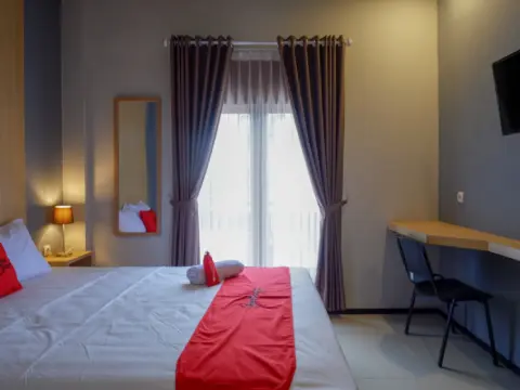 RedDoorz Syariah @ Jalan Sultan Agung Tegal - Photo 4