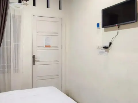 RedDoorz Syariah @ Khalifi Guest House Padang - Photo 3