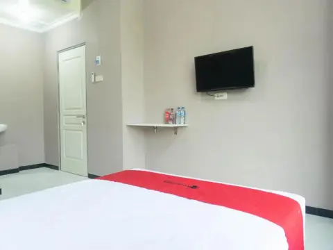RedDoorz Syariah near Alun Alun Blitar - Photo 4
