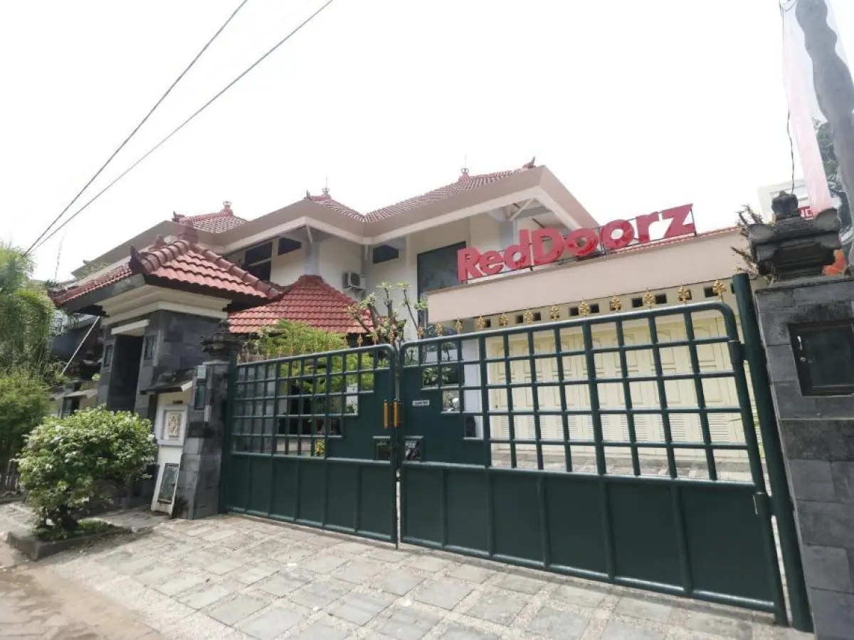 RedDoorz Syariah near Gelora Delta Sidoarjo