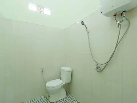 RedDoorz Syariah near Muara Enim Train Station - Photo 4